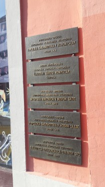 Les 5 langues officielles de la ville: serbe/croate, hongrois, roumain, slovaque et rusyn (oui, oui!)